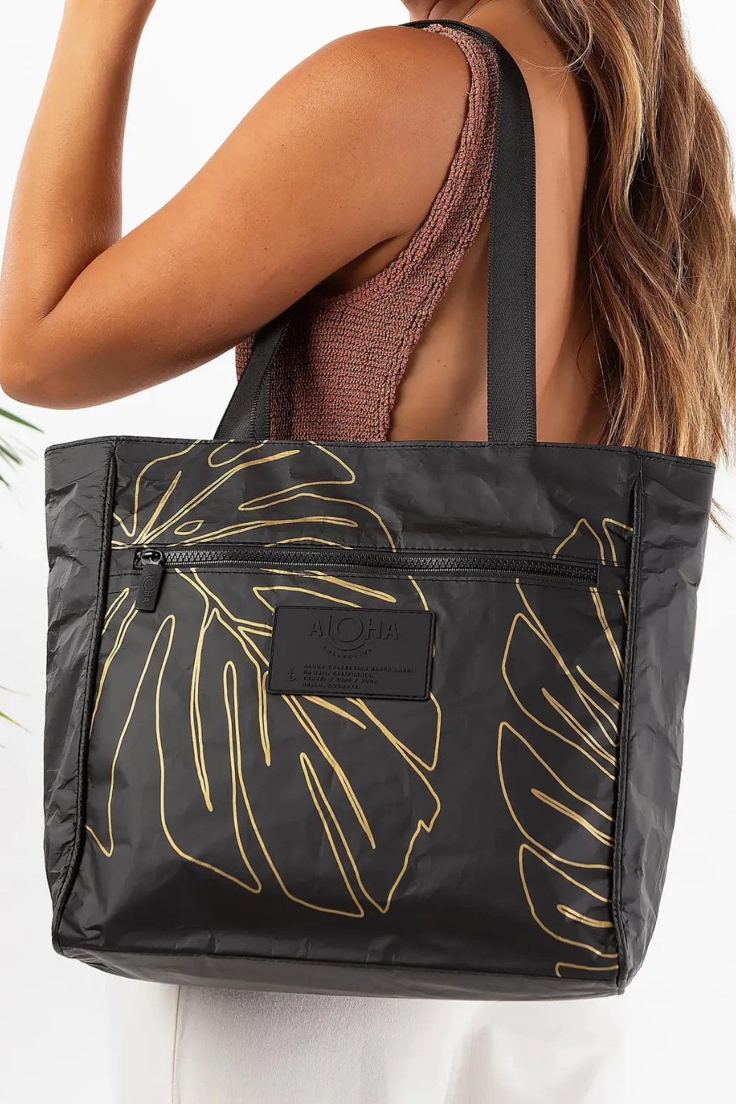 ALOHA COLLECTION - GO-TO TOTE LANAI GOLD ON BLACK